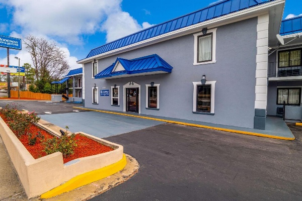 Rodeway Inn & Suites Fort Jackson image 1