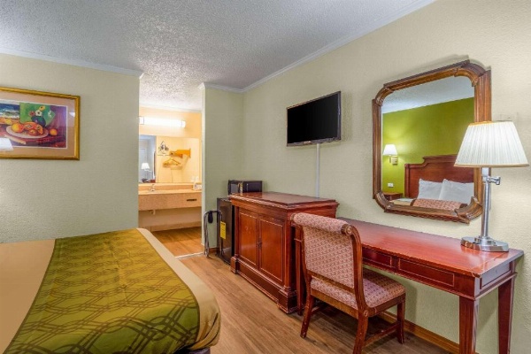 Rodeway Inn & Suites Fort Jackson image 16