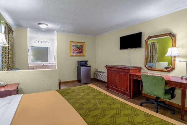 Rodeway Inn & Suites Fort Jackson image 21